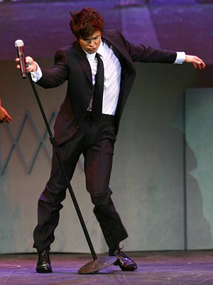 zac-efron-musical.jpg